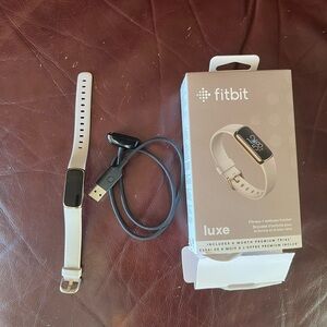 Fitbit Luxe Gold Fitness & Wellness Tracker